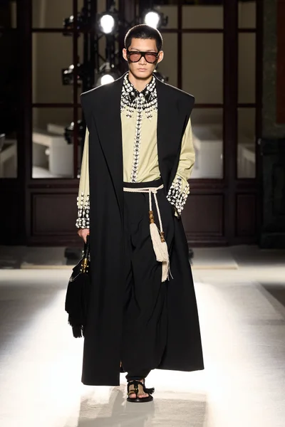 Look 32
